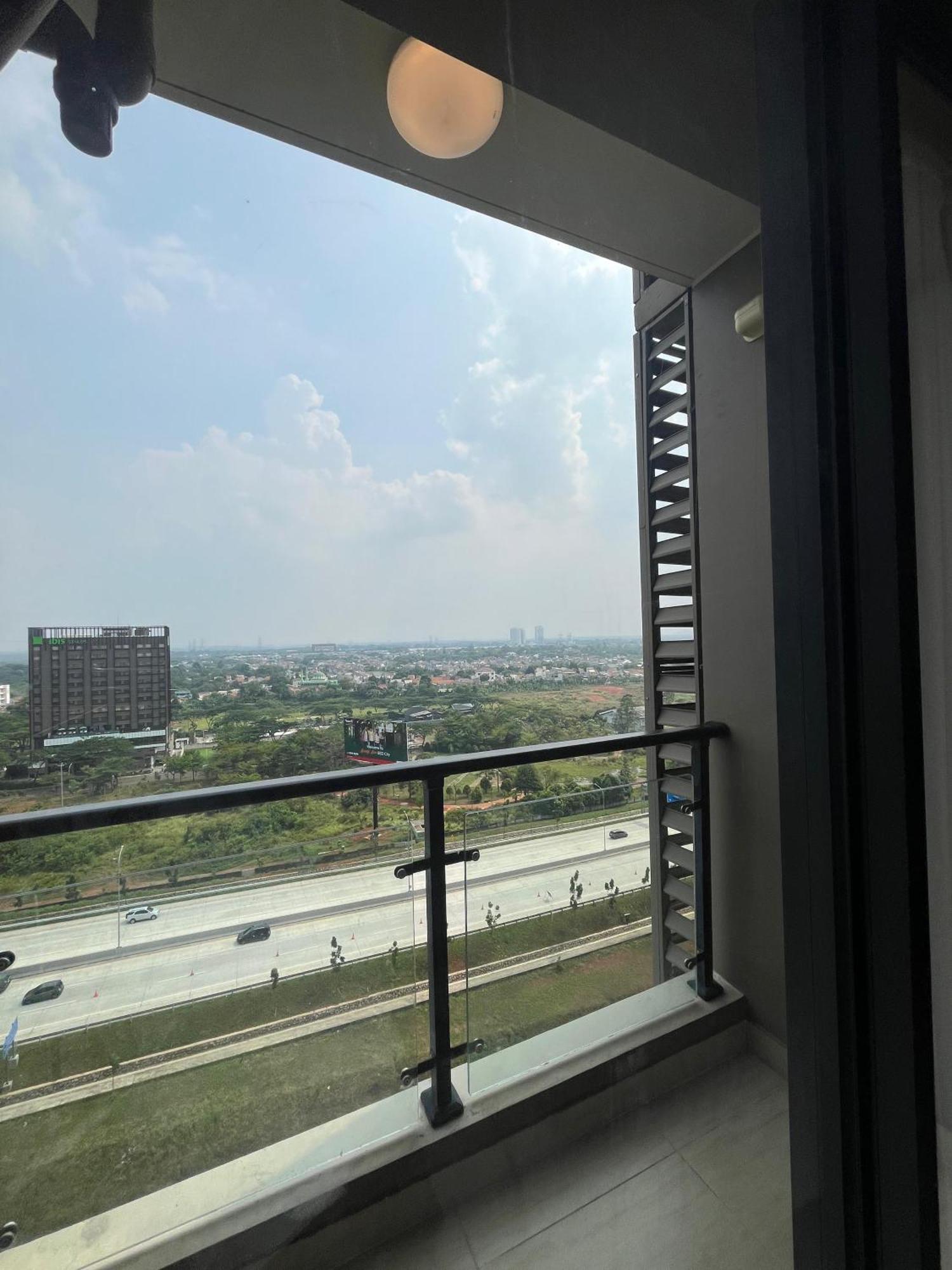 Stay N Cozy Apartemen Sky House Bsd By Sm Room Samporo Exterior photo
